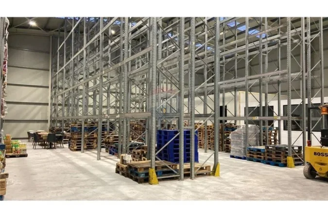 Tirane, jepet me qera magazine Kati 0, 1.020 m² 5.000 € (TEG)