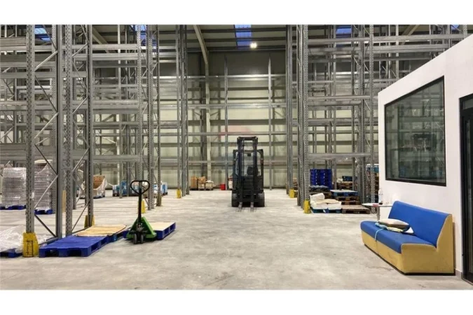 Tirane, jepet me qera magazine Kati 0, 1.020 m² 5.000 € (TEG)