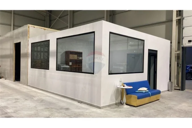 Tirane, jepet me qera magazine Kati 0, 1.020 m² 5.000 € (TEG)