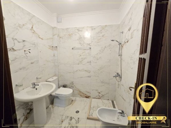 Tirane, jepet me qera zyre Kati 4, 177 m² 1.800 € (Sheshi Wilson)