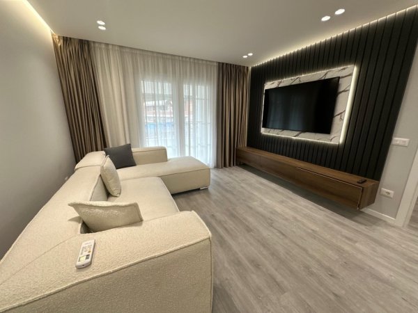 Tirane, jepet me qera Vile 3+1 Kati 3, 420 m² 3.000 € (rruga e Elbasanit)