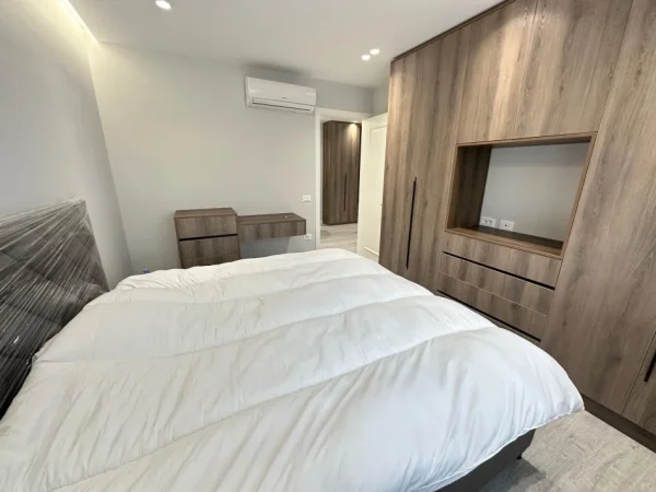 Tirane, jepet me qera Vile 3+1 Kati 3, 420 m² 3.500 € (rruga e Elbasanit)