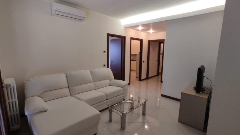 Tirane, jepet me qera apartament 1+1 Kati 2, 75 m² 450 € (Kinostudio)