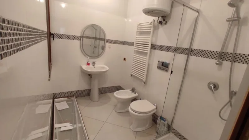Tirane, jepet me qera apartament 1+1 Kati 2, 75 m² 450 € (Kinostudio)