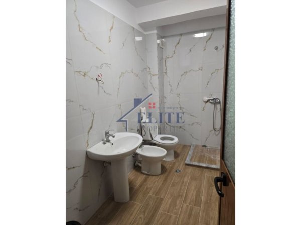 Tirane, shitet apartament 1+1 Kati 5, 55 m² 90.000 € (Rruga e Dibres)