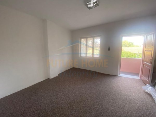 Tirane, jepet me qera apartament 1+1 bosh Pazari i Ri