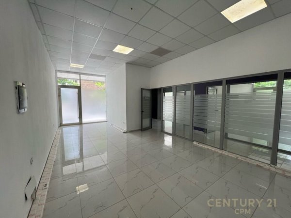 Tirane, shes ambjent biznesi Kati 0, 405 m² 1.175.000 € (Ish Stacioni i Trenit)