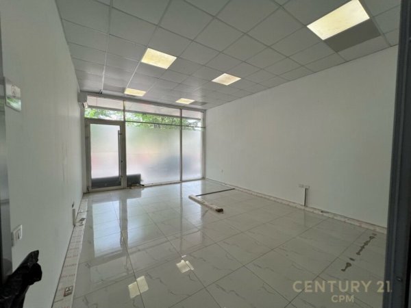 Tirane, shes ambjent biznesi Kati 0, 405 m² 1.175.000 € (Ish Stacioni i Trenit)