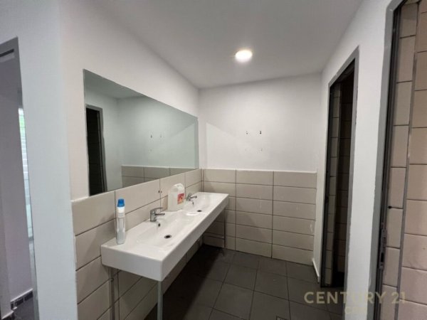 Tirane, shes ambjent biznesi Kati 0, 405 m² 1.175.000 € (Ish Stacioni i Trenit)