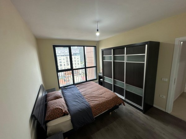 Tirane, jepet me qera apartament 2+1+Ballkon Kati 8, 115 m² 800 € 