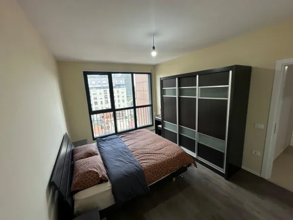 Tirane, jepet me qera apartament 2+1+Ballkon Kati 8, 115 m² 800 € 