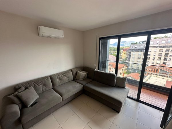 Tirane, jepet me qera apartament 2+1+Ballkon Kati 8, 115 m² 800 € 