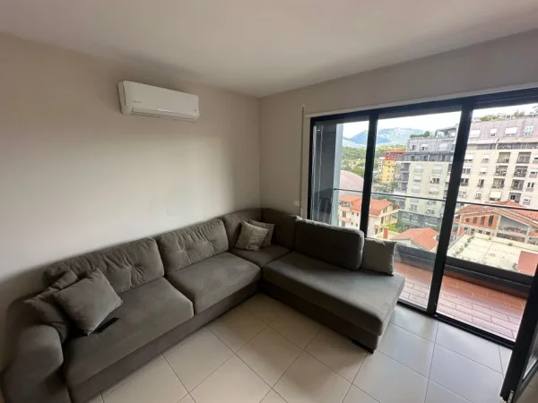 Tirane, jepet me qera apartament 2+1+Ballkon Kati 8, 115 m² 800 € 