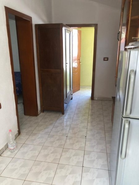 Tirane, Apartament 1+1 me qira Kati 3, 67 m² 300 € ( Shkolla e Bashkuar)