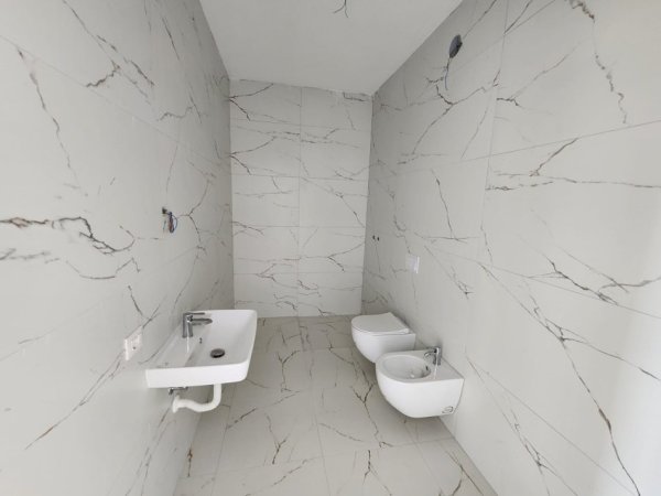 Tirane, shitet apartament 1+1+Ballkon Kati 8, 71 m² 72.000 € (Univers City)