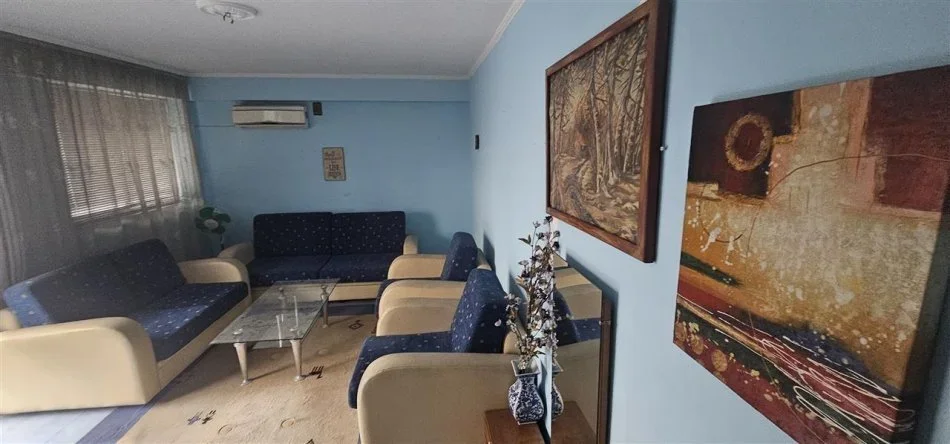 Tirane, jepet me qera zyre Kati 2, 90 m² 900 € (21 dhjetori)