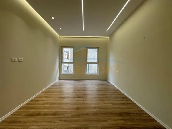 Tirane, jepet me qera apartament Kati 1, 115 m² 700 € (ALI DEM)
