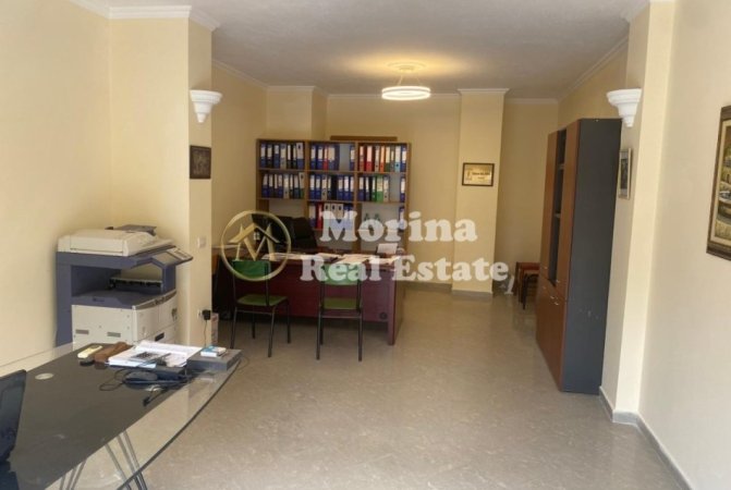 Tirane, jepet me qera ambjent biznesi Kati 0, 42 m² 2.500 € (Rruga Fortuzi)