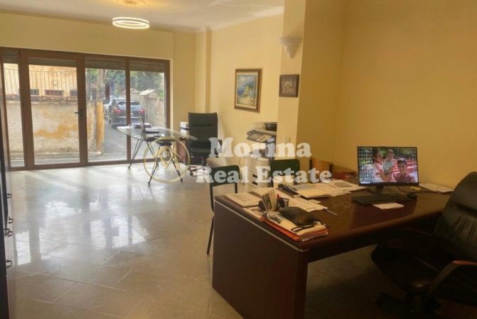 Tirane, jepet me qera ambjent biznesi Kati 0, 42 m² 2.500 € (Rruga Fortuzi)