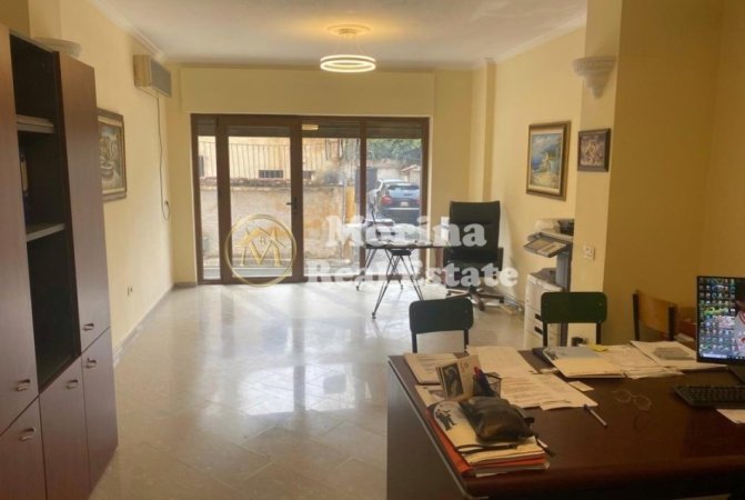 Tirane, jepet me qera ambjent biznesi Kati 0, 42 m² 2.500 € (Rruga Fortuzi)