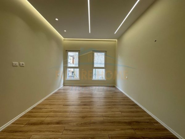 Tirane, jepet me qera apartament 2+1+Ballkon per zyra  Kati 1, 115 m² 700 € (Ali Demi)