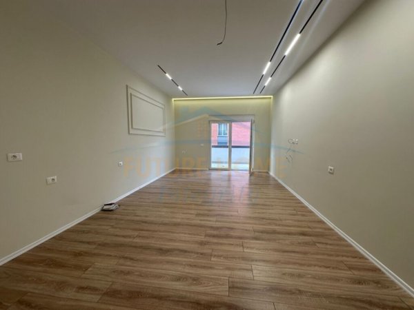 Tirane, jepet me qera apartament 2+1+Ballkon per zyra  Kati 1, 115 m² 700 € (Ali Demi)