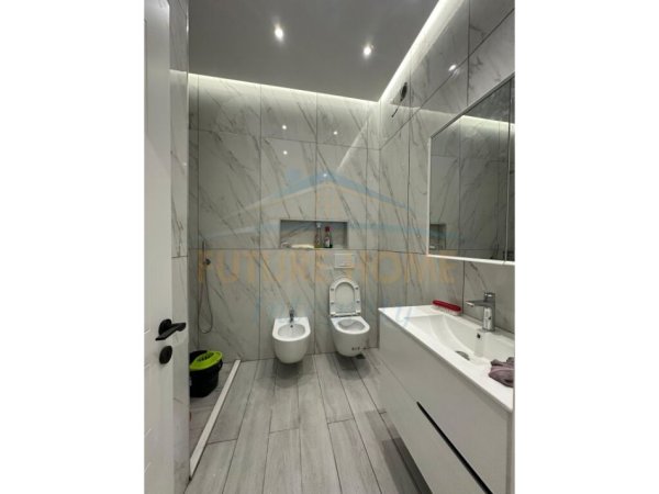 Tirane, jepet me qera apartament 2+1+Ballkon per zyra  Kati 1, 115 m² 700 € (Ali Demi)