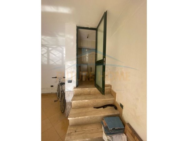 Durres, shitet ambjent biznesi Kati 0, 21 m² 30.000 € (Prane Stadiumit , Durres)