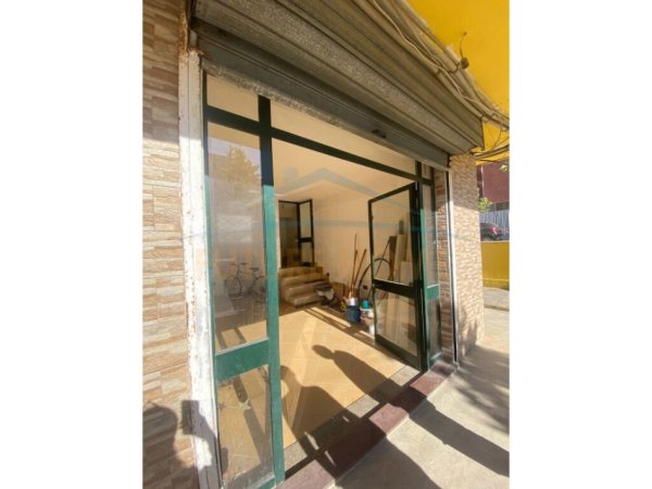Durres, shitet ambjent biznesi Kati 0, 21 m² 30.000 € (Prane Stadiumit , Durres)