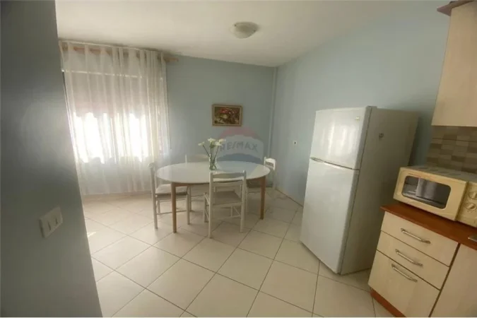 Tirane, jepet me qera apartament 2+1+Aneks+Ballkon Kati 9, 114 m² 800 € (Rruga e Barrikadave - Qendër)