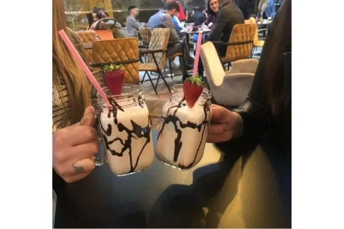 Tirane, jepet me qera lokal Kati 0, 195 m² 1.200 € (BAR KAFE ME QIRA NE YZBERISH!)