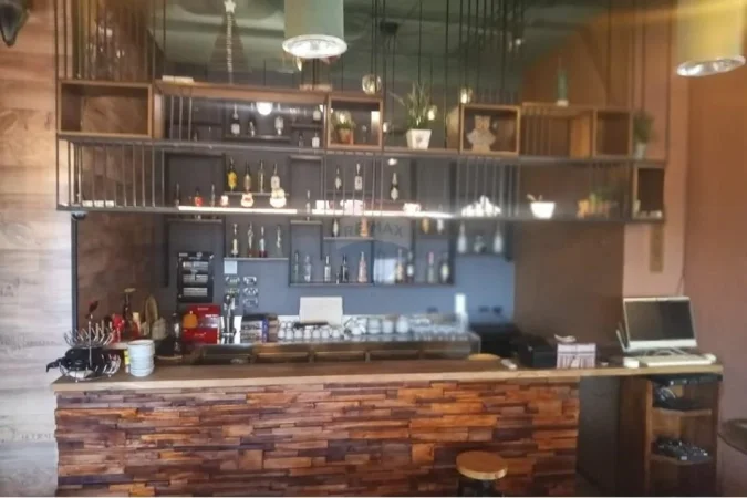 Tirane, jepet me qera lokal Kati 0, 195 m² 1.200 € (BAR KAFE ME QIRA NE YZBERISH!)