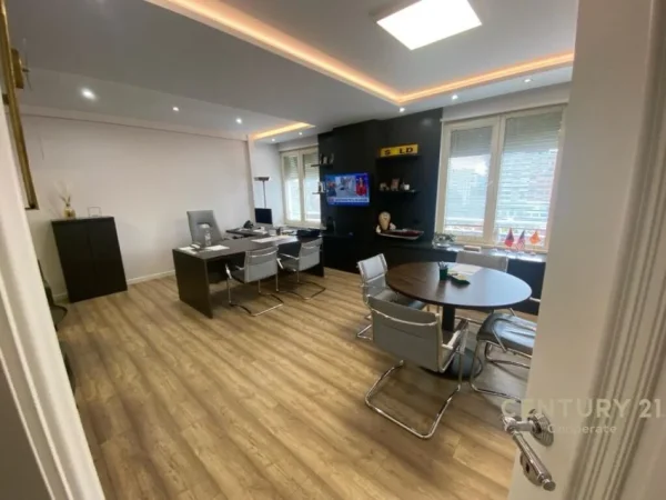Tirane, shitet zyre Kati 6, 400 m² 2.200.000 € (bllok)