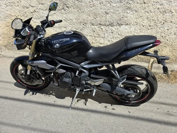 Tirane, shes Motociklete Triumph Street Triple 675 - viti 2015 , e zeze 33.800 km 7.000 €