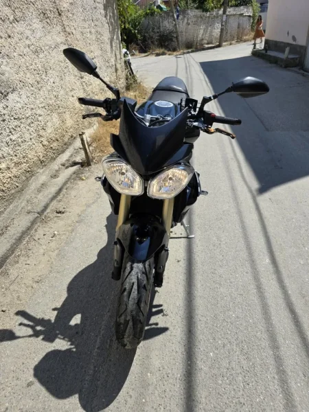 Tirane, shes Motociklete Triumph Street Triple 675 - viti 2015 , e zeze 33.800 km 7.000 €