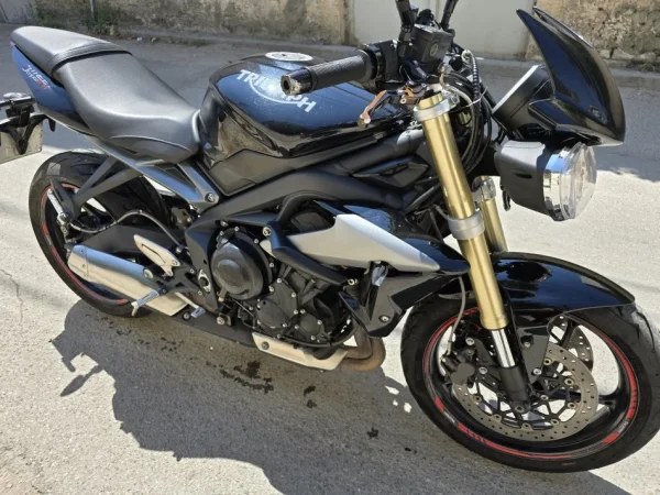 Tirane, shes Motociklete Triumph Street Triple 675 - viti 2015 , e zeze 33.800 km 7.000 €