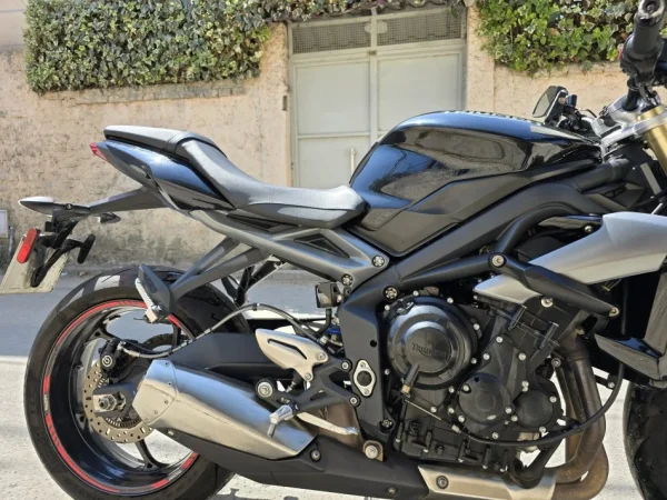 Tirane, shes Motociklete Triumph Street Triple 675 - viti 2015 , e zeze 33.800 km 7.000 €
