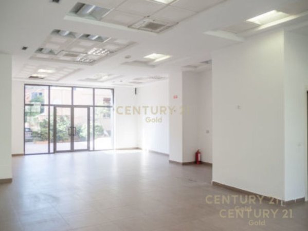 Tirane, jepet me qera ambjent biznesi Kati 1, 100 m² 1.000 € (selvia)