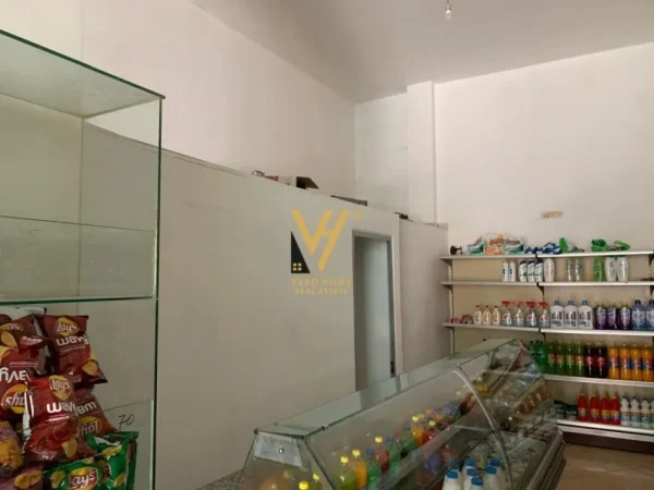 Tirane, shitet dyqan Kati 0, 62 m² 65.000 € (FRESK)