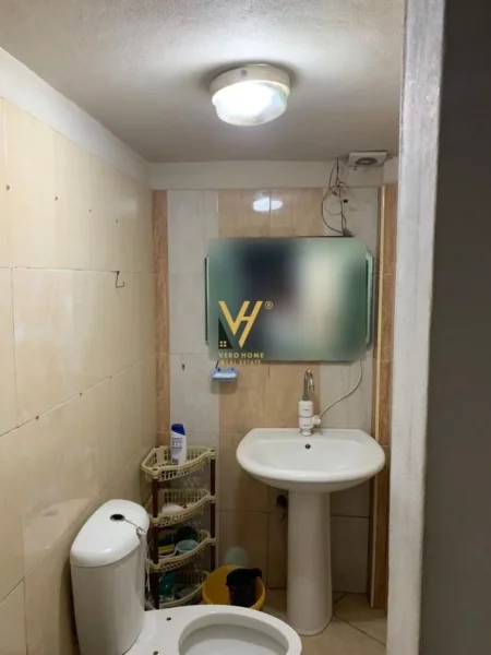 Tirane, shitet dyqan Kati 0, 62 m² 65.000 € (FRESK)