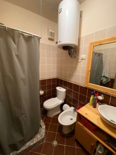 Tirane, jepet me qera apartament 2+1 Kati 5, 86 m² 700 € (Zogu i Zi)