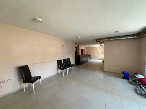 Tirane, jepet me qera ambjent biznesi Kati 0, 1.000 € (e kavajes)
