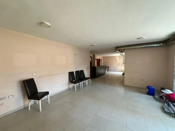 Tirane, jepet me qera ambjent biznesi Kati 0, 1.000 € (e kavajes)