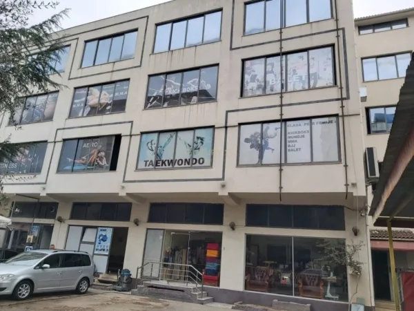 Tirane, jap me qera ambjent biznesi Kati 3, 420 m² 1.200 € (rruga e kavajes)