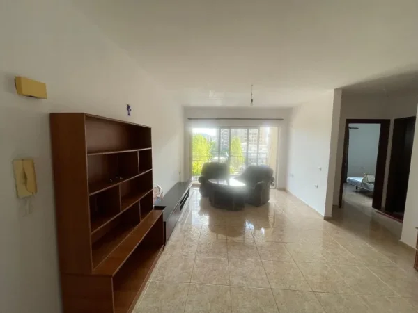 Tirane, jepet me qera apartament 2+1+Aneks+Ballkon Kati 3, 90 m² 450 € (Fusha e Aviacionit)