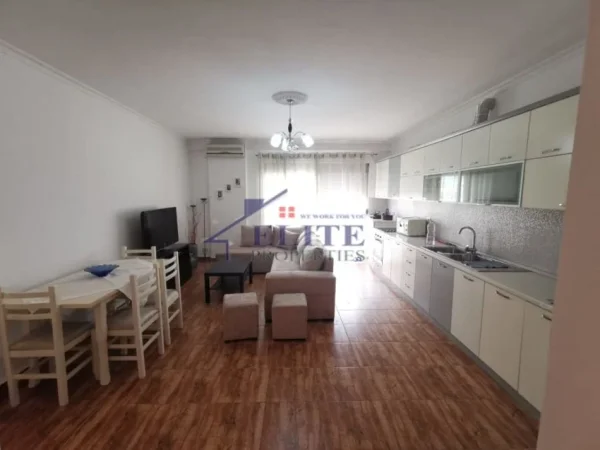 Tirane, jepet me qera apartament 2+1+Ballkon Kati 2, 100 m² 590 € (Teodor Keko)