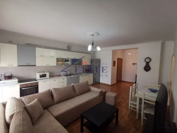 Tirane, jepet me qera apartament 2+1+Ballkon Kati 2, 100 m² 590 € (Teodor Keko)
