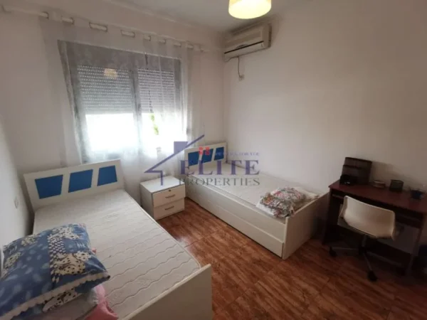 Tirane, jepet me qera apartament 2+1+Ballkon Kati 2, 100 m² 590 € (Teodor Keko)