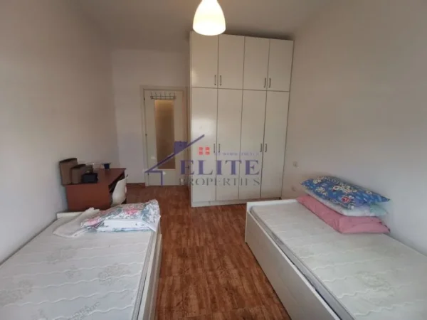 Tirane, jepet me qera apartament 2+1+Ballkon Kati 2, 100 m² 590 € (Teodor Keko)