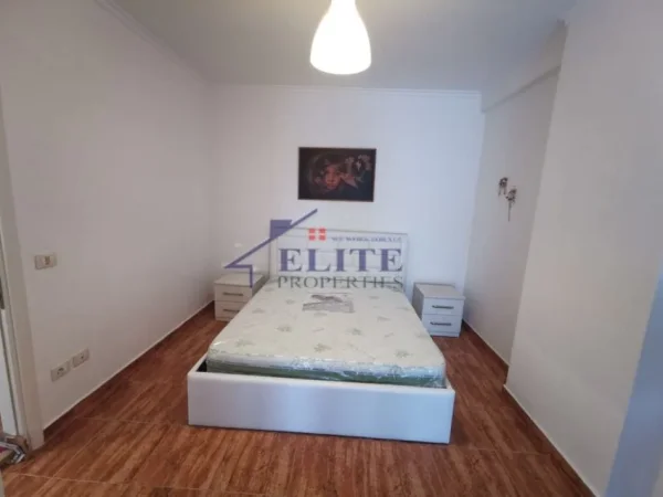 Tirane, jepet me qera apartament 2+1+Ballkon Kati 2, 100 m² 590 € (Teodor Keko)